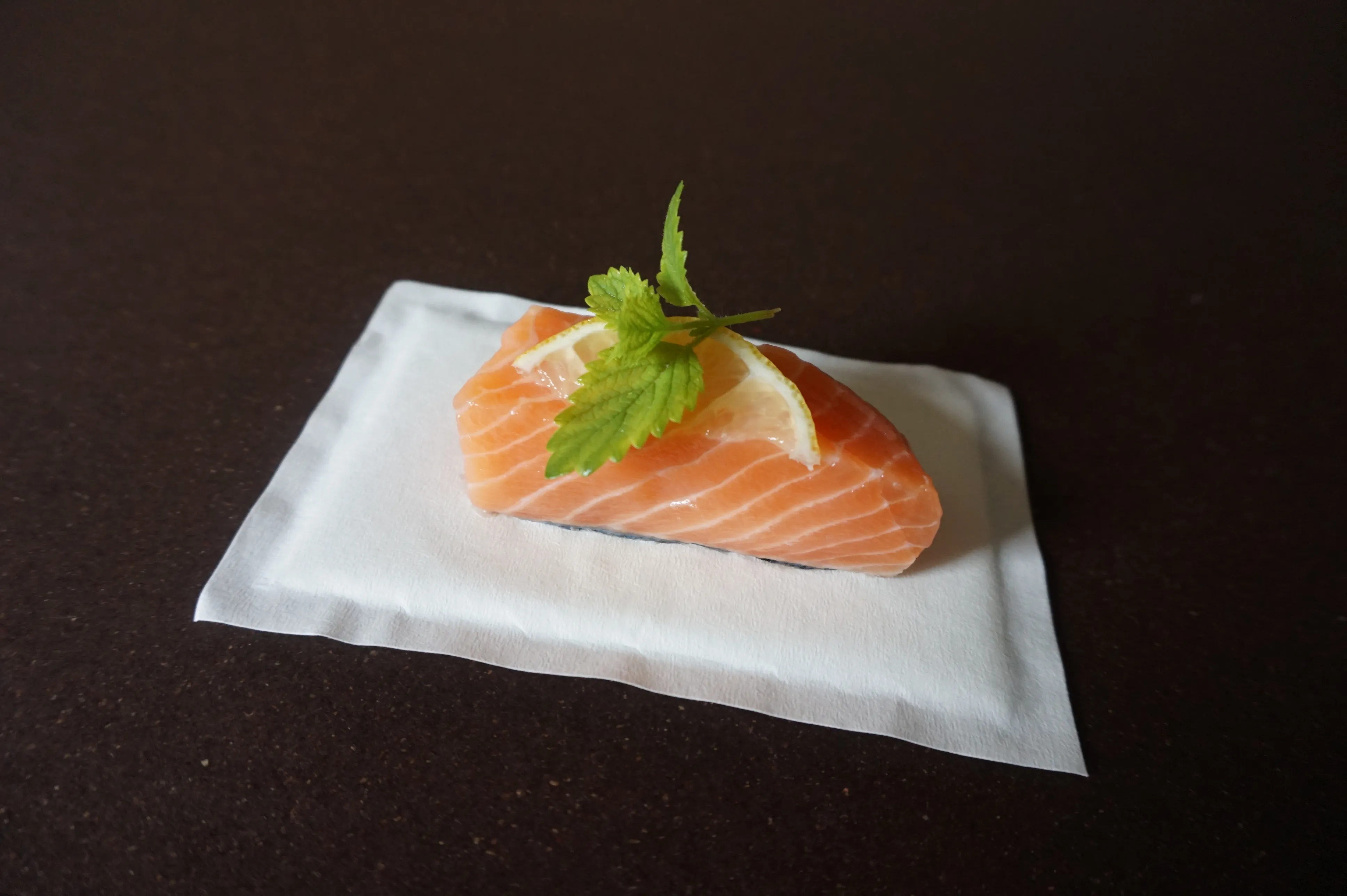 Krepp papír — dekorációs, enyhén ráncolt papírtekercs